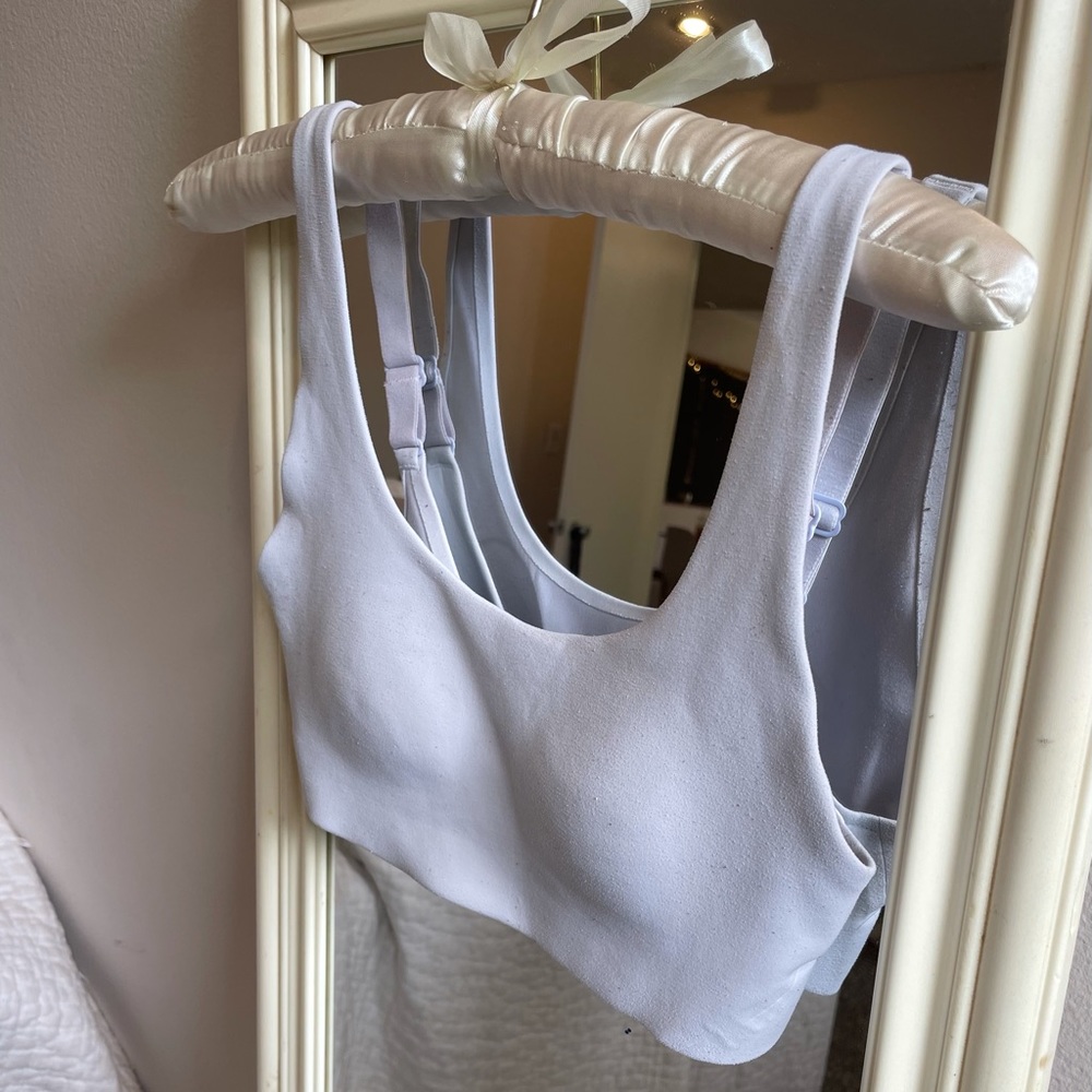 LULULEMON periwinkles sports bra